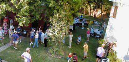 10blockpartya.jpg (38458 bytes)