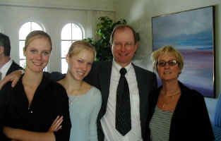 Dovefamily.jpg (32621 bytes)